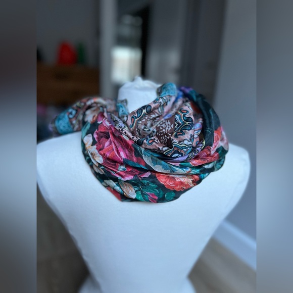 Johnny Was silk scarf - Picture 9 of 14